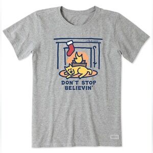 LIFE IS GOOD Don’t Stop Believin’ Christmas Fireplace Santa Shirt Sleeve Shirt L